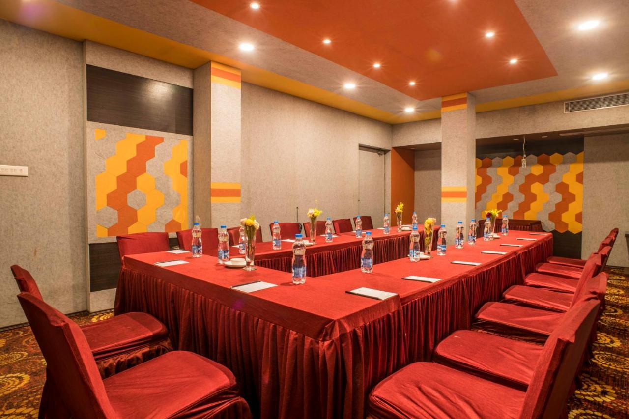 Club Central Bolpur Bagian luar foto