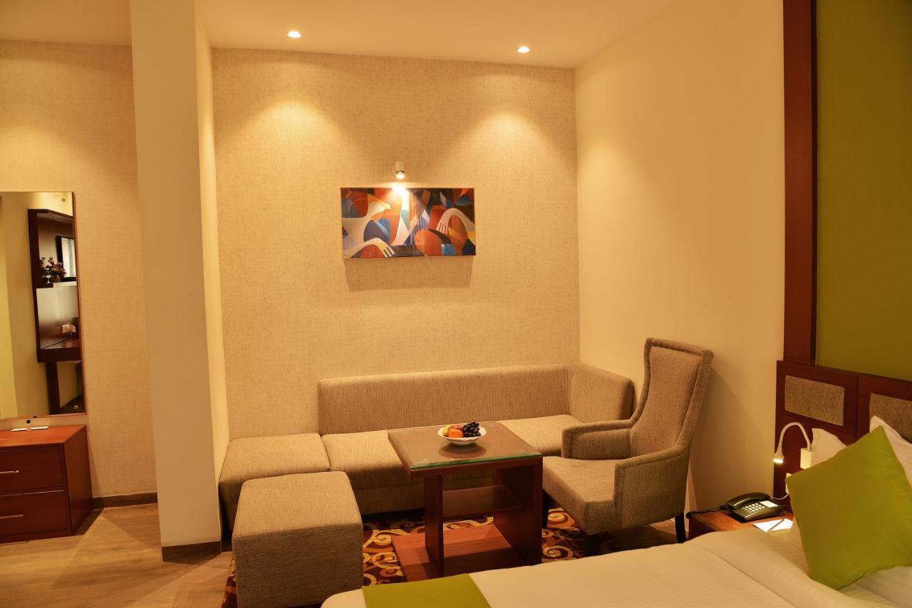 Club Central Bolpur Bagian luar foto