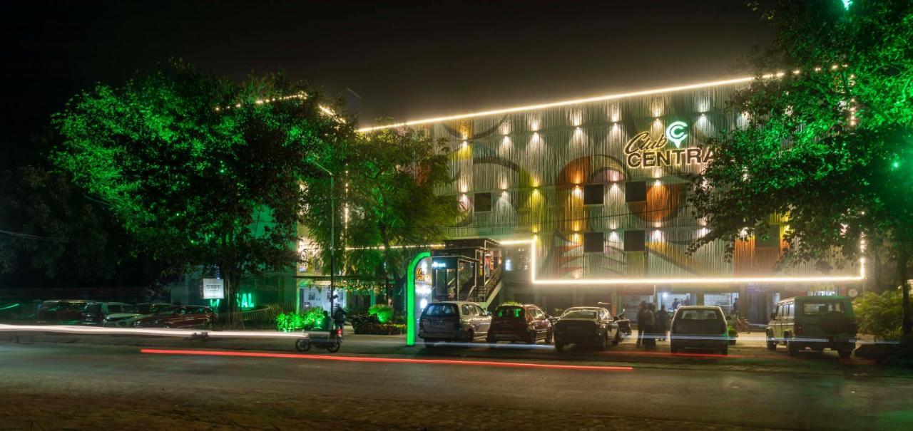 Club Central Bolpur Bagian luar foto